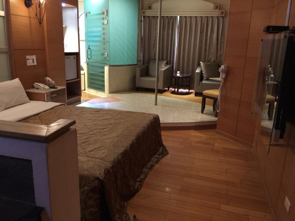 チャンシン ビジネス モーテル 台南 エクステリア 写真